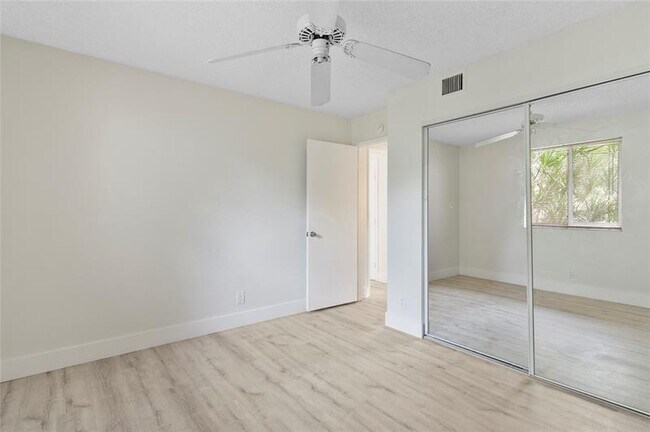 Building Photo - 610 Gardens Dr