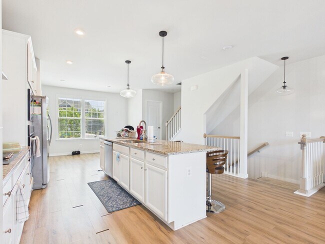 Building Photo - 1405 Kerr Dr