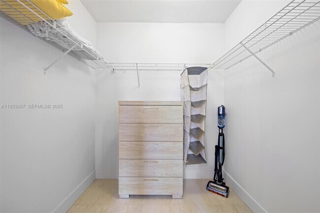 Building Photo - 3001 NE 185th St