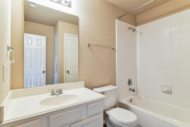 Building Photo - 2527 Floral Bloom Way