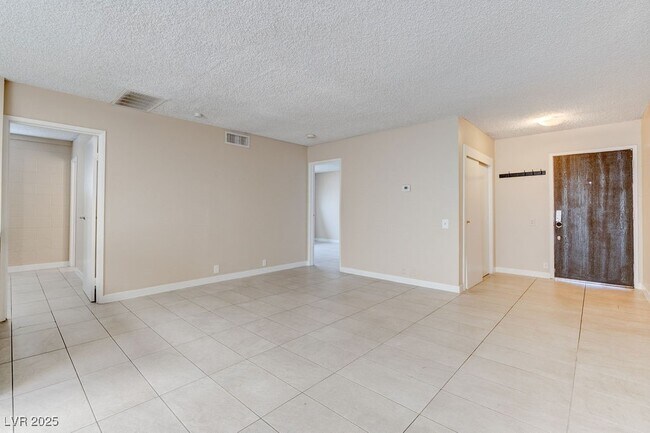 Building Photo - 698 Northrop Ave
