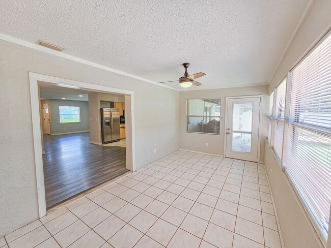 Building Photo - 608 Tangerine Dr