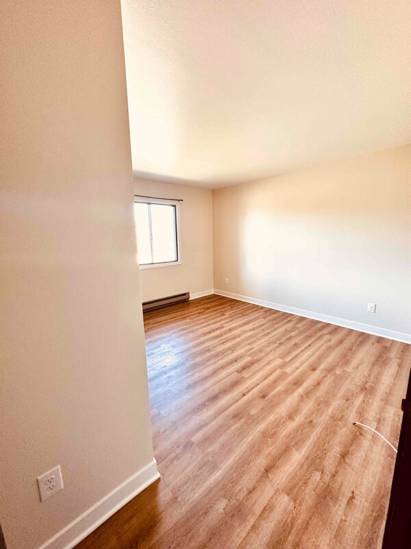 Building Photo - 3195 W Mangold Ave