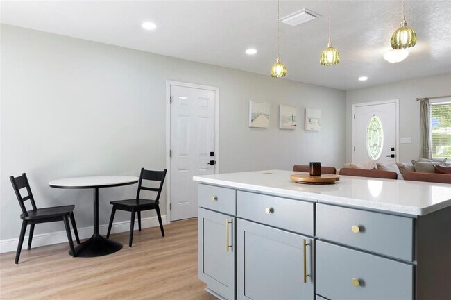 Building Photo - 5840 Dartmouth Ave N