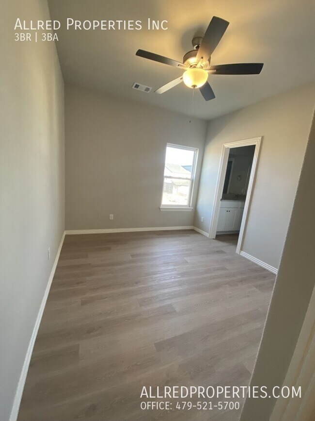 Building Photo - 1609 SW Casuarina Dr