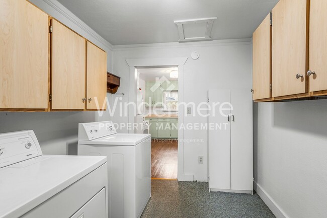 Building Photo - 10125 N Whitworth Dr