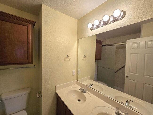 Building Photo - 2405 S Clear Creek Rd