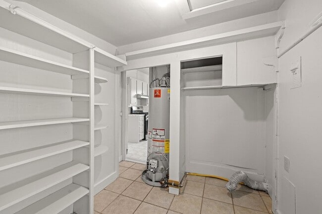Building Photo - 701 1/2 S Walnut Street Unit