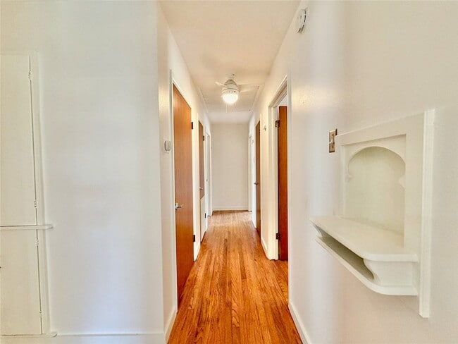 Building Photo - 2223 Forest Oaks Dr