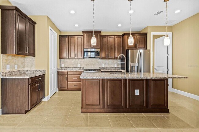 Building Photo - 10112 Lake Wales Cir