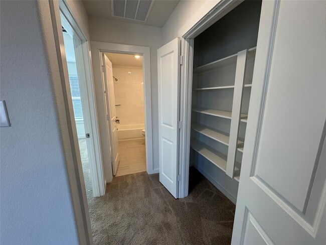 Building Photo - 31138 Myers Hvn Ln