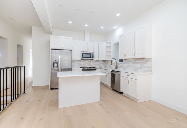 Building Photo - 1830 S Peoria St