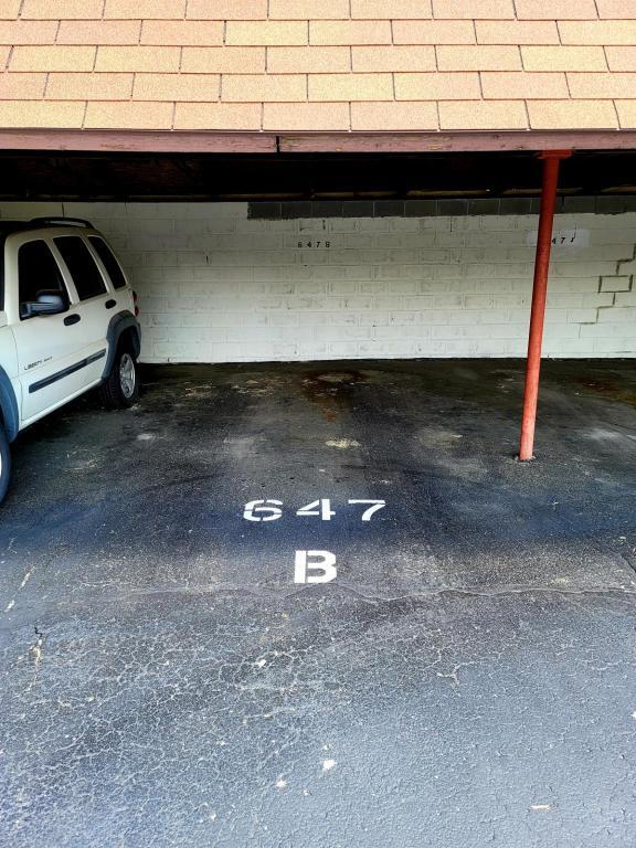 Building Photo - 647 Villa Rd