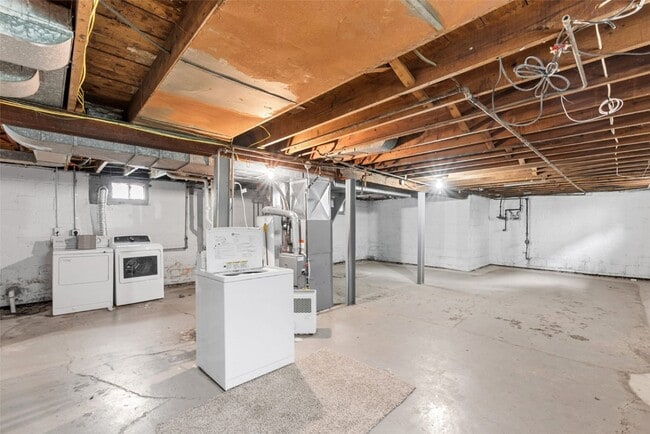 Building Photo - 7621 Weaver Ave