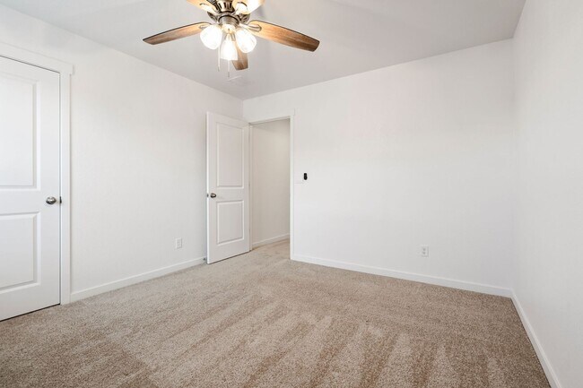 Building Photo - Ideally Located Modern 4-Bedroom Home