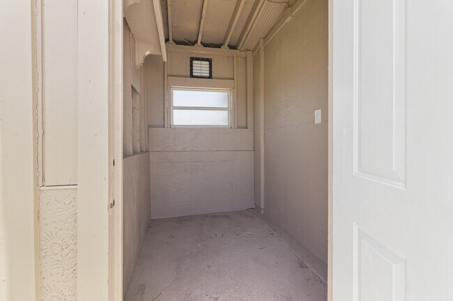 Building Photo - 22312 Lasalle Rd