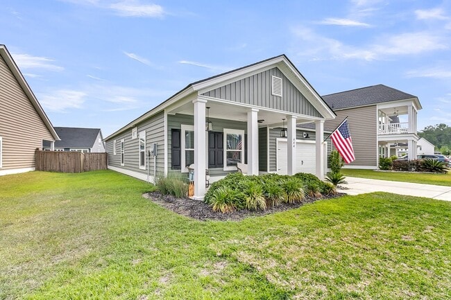 Building Photo - Beautiful Single Story Home Full of Upgrad...