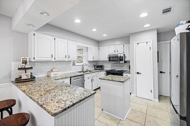 Building Photo - 507 Nassau Dr