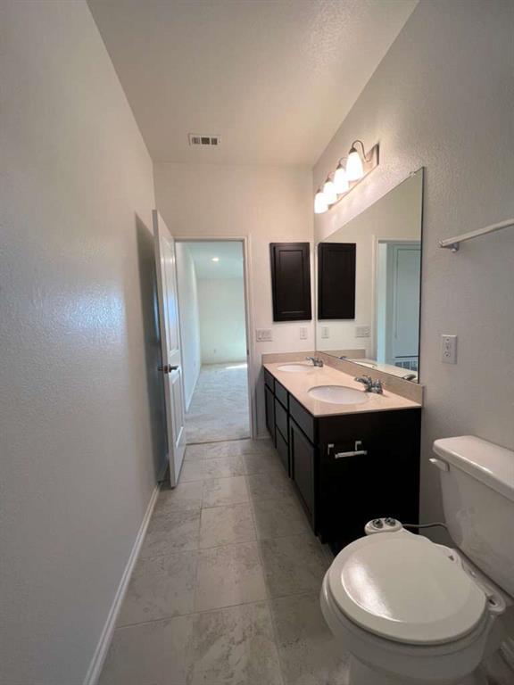 Building Photo - 2013 Ebony Dove St