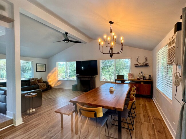 Building Photo - 4425 Sierra Springs Dr