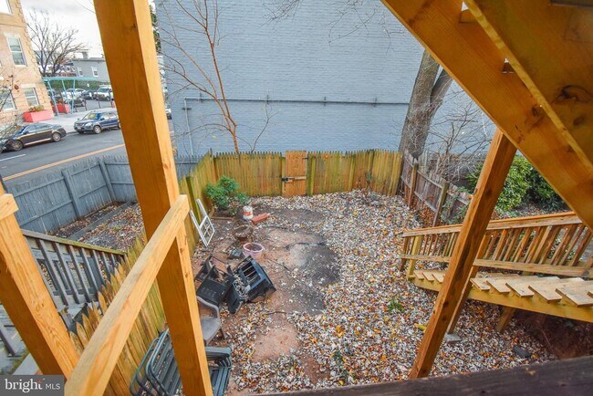 Building Photo - 13 S St NE