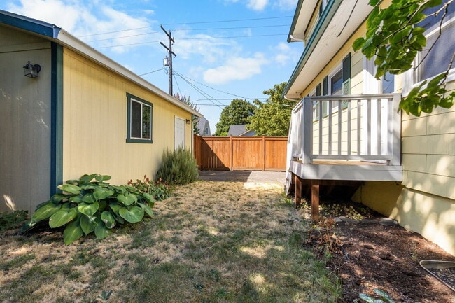 Building Photo - 4073 NE 30th Ave