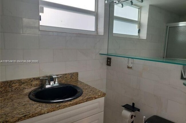 Building Photo - 1333 E Hallandale Beach Blvd