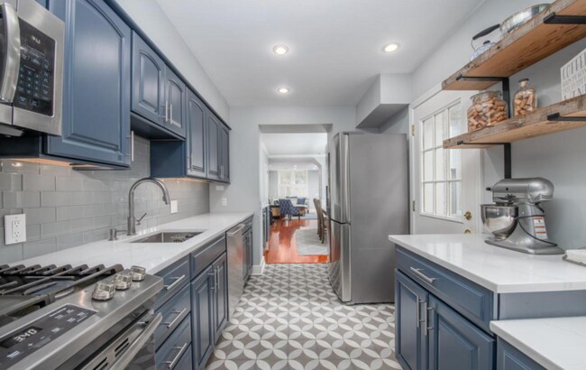 Building Photo - 307 Gaskill St