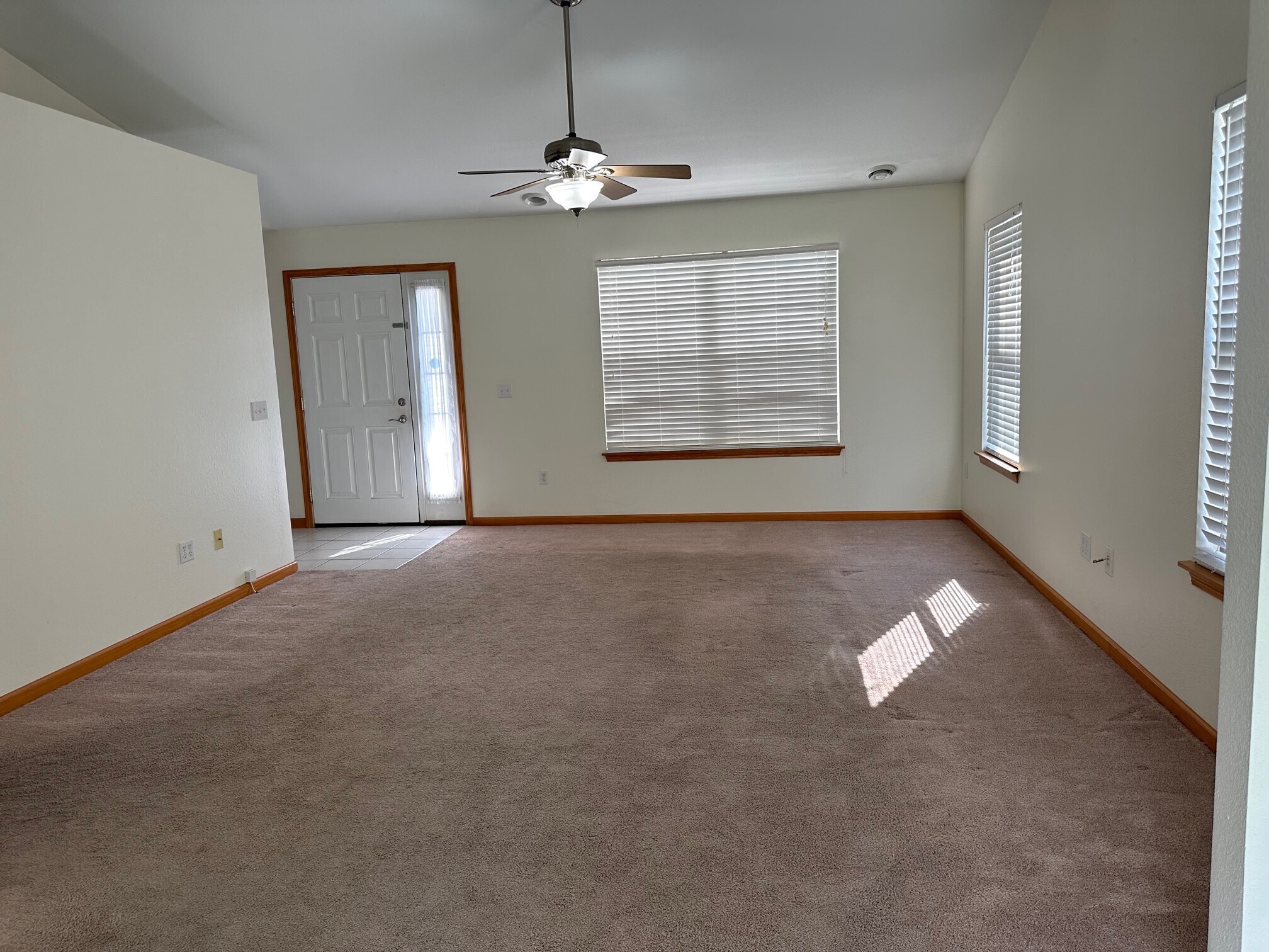 Building Photo - 1547 N Redhawk Dr