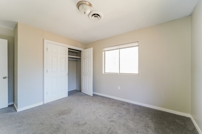 Building Photo - 5409 Queen Mary Ln