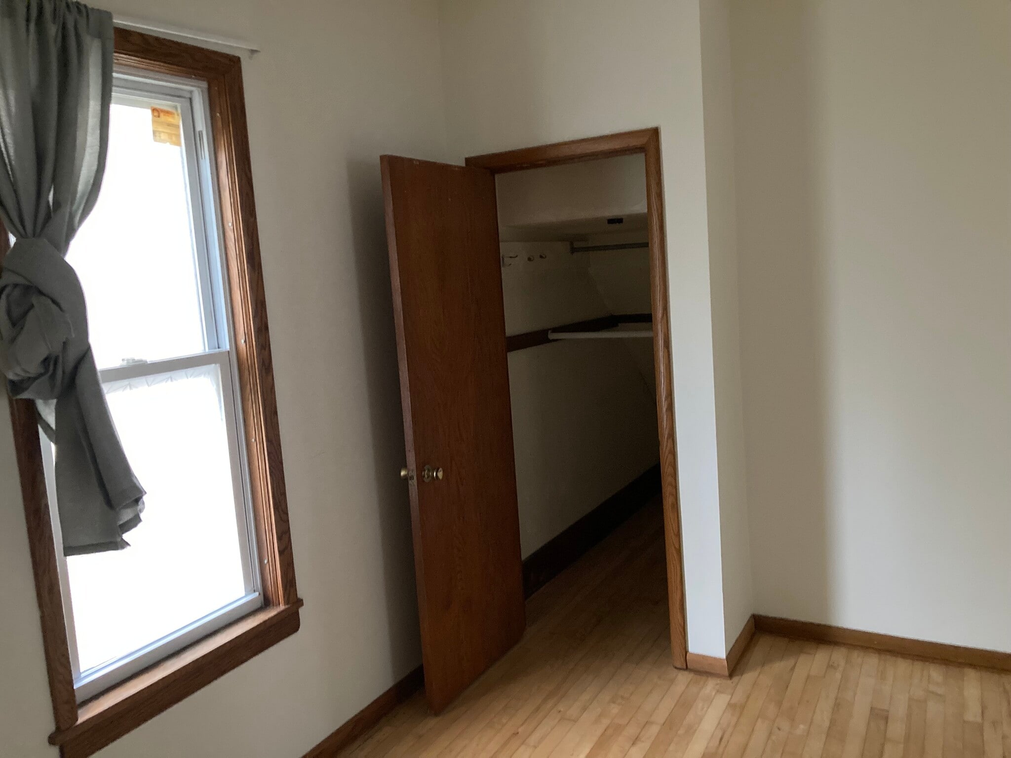 Building Photo - 712 6th St NE