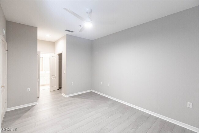 Building Photo - 8550 Kingbird Loop
