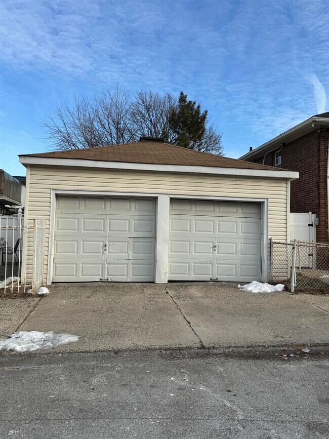 Building Photo - 4400 Liberty Ave