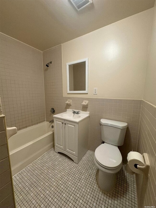 Building Photo - 92-17 190th St