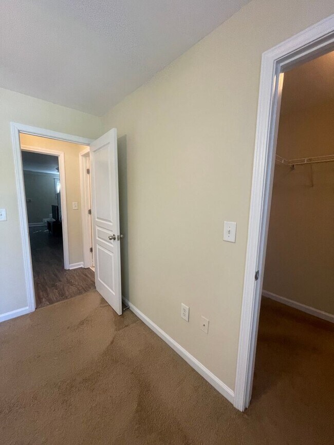 Building Photo - 02-202 KSK (Schutte)