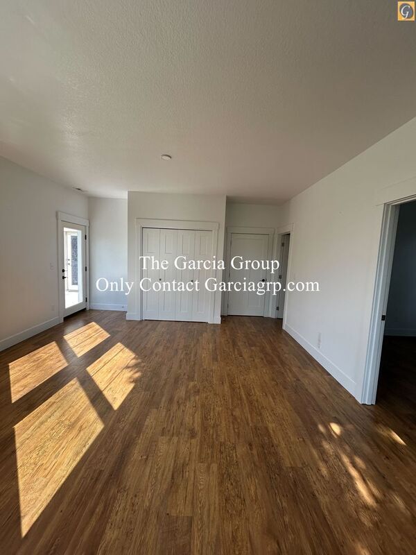 Building Photo - 8782 SE Flavel St