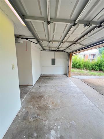 Building Photo - 1000 Maykus Ct