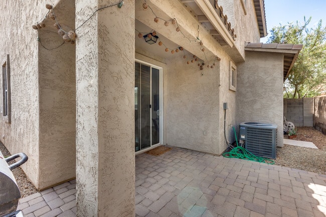 Building Photo - 11956 W Fillmore St