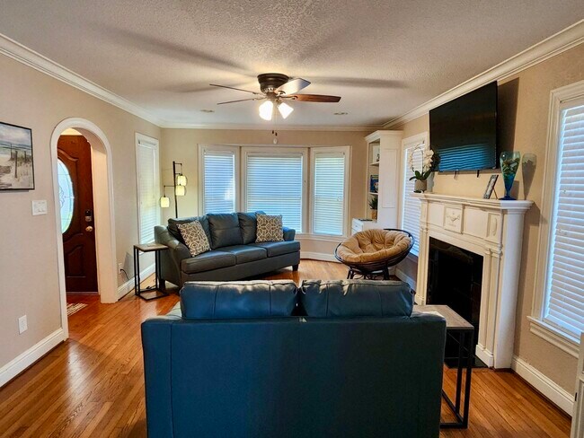 Building Photo - 4828 Wharton Dr