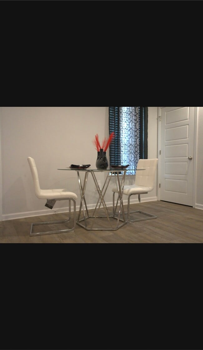 Building Photo - Oakmont place