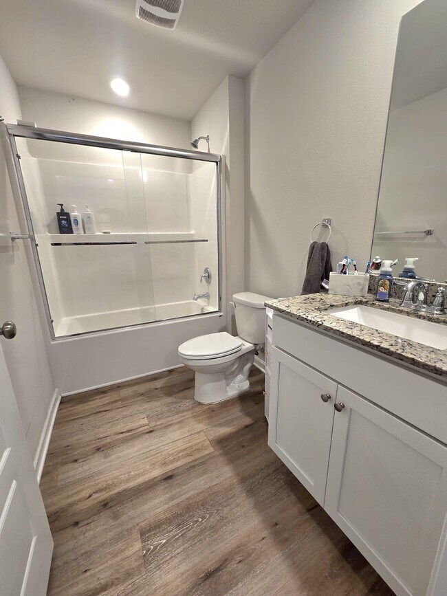 Building Photo - 1964 Catbird Trl