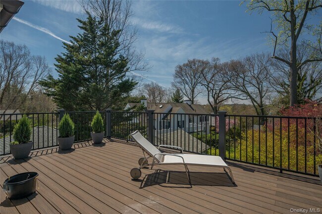 Building Photo - 45 Oriole Ave