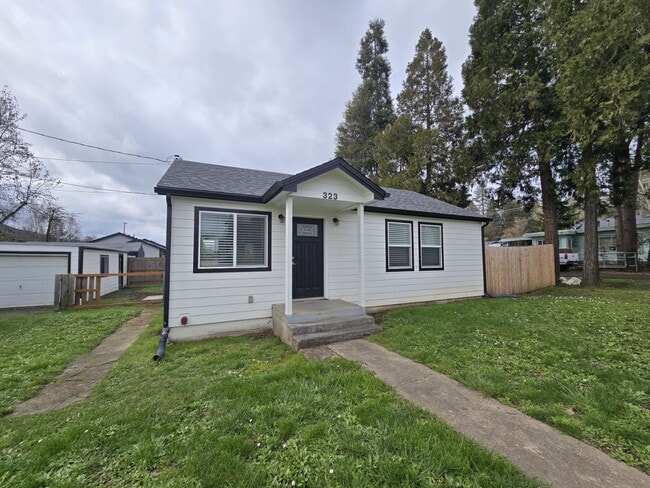 Building Photo - 323 Branton St