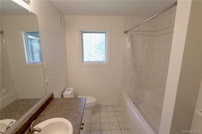 Building Photo - 63 Lawrence Hill Rd