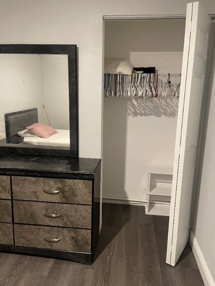 Building Photo - 5525 Lunsford Dr