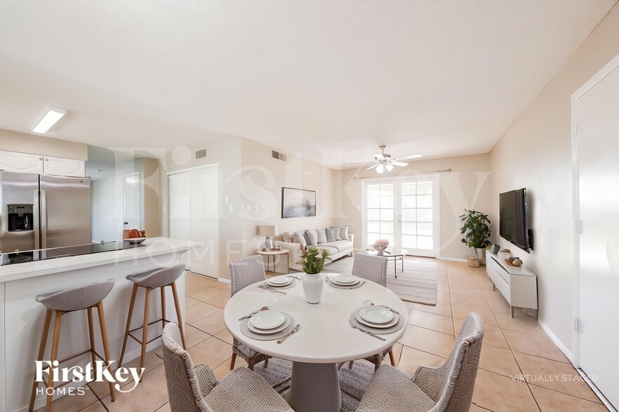 Building Photo - 9914 N 73rd Ave