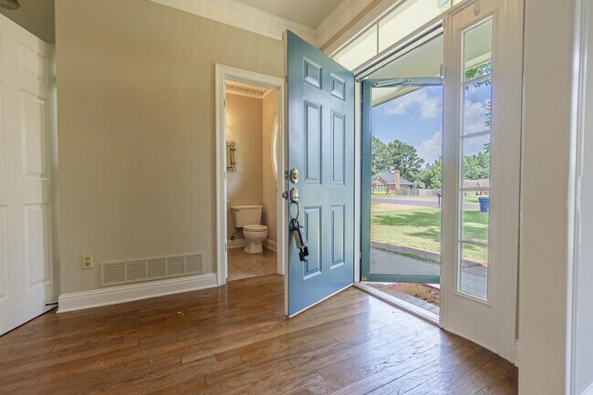 Building Photo - 4375 Big Horn Dr S