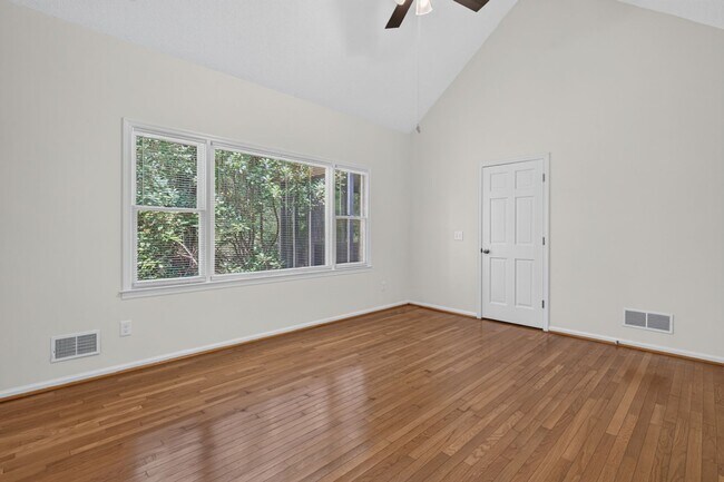 Building Photo - Beautiful home in Spring Valley