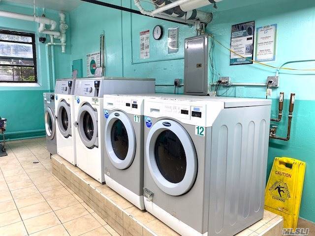 Building Photo - 68-38 Yellowstone Blvd