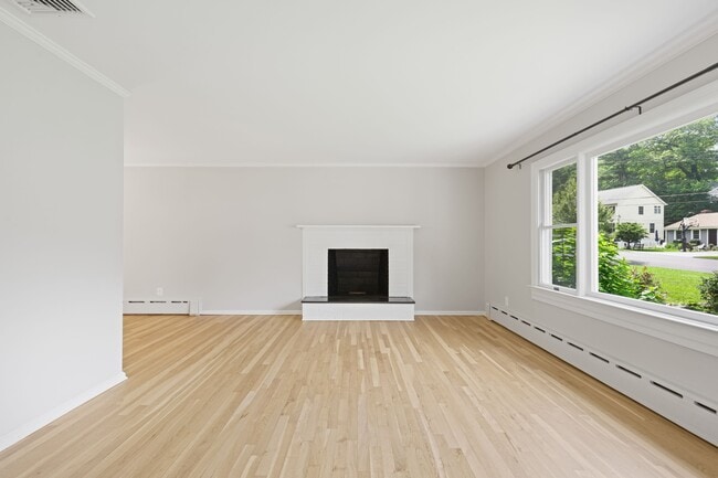 Building Photo - 8 Muriel Pl
